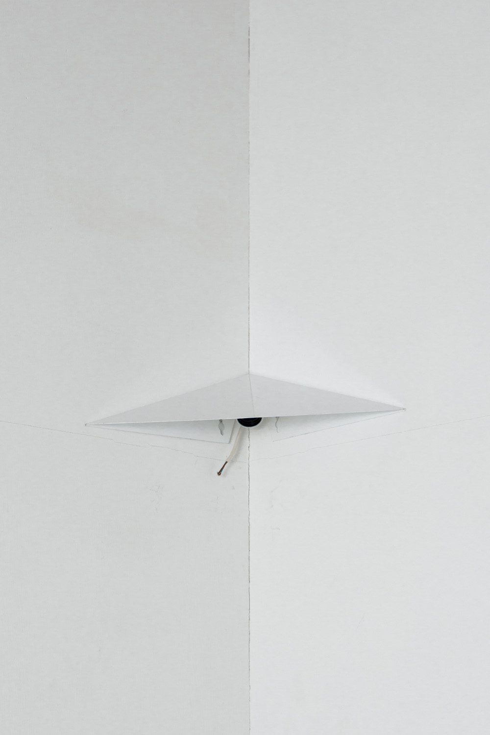 Corner Wall Lamp in Metal and White