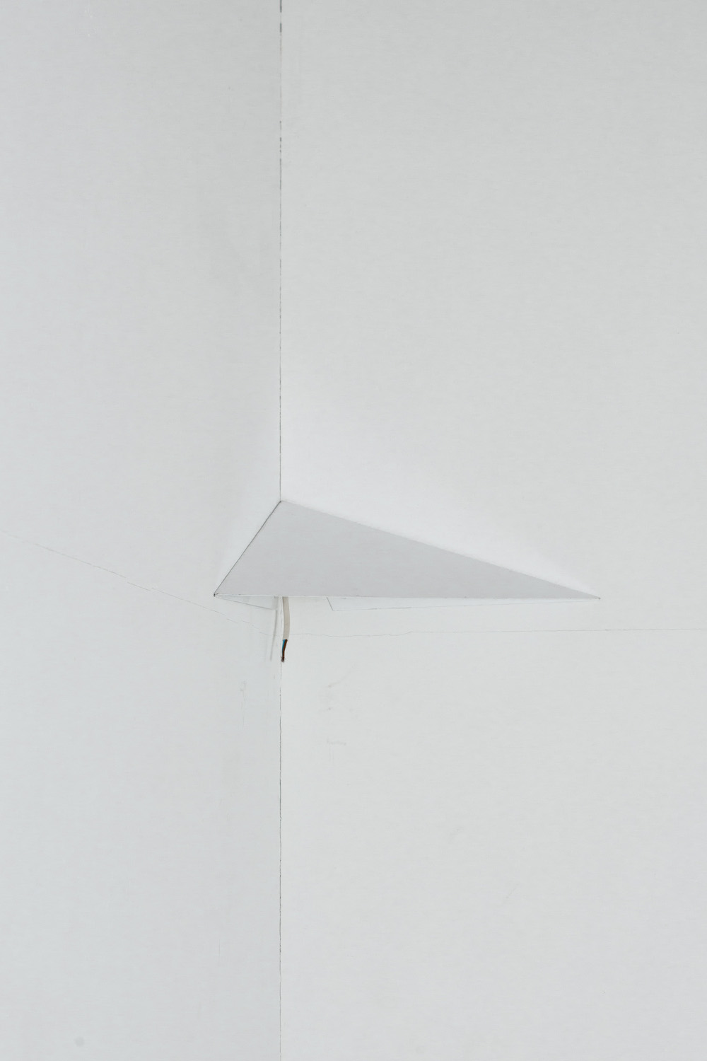 Corner Wall Lamp in Metal and White