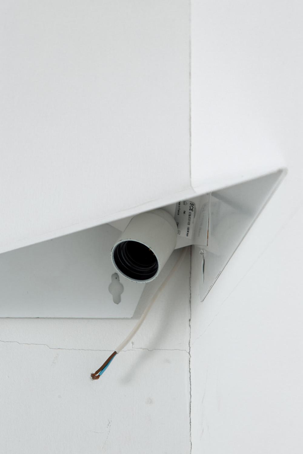 Corner Wall Lamp in Metal and White