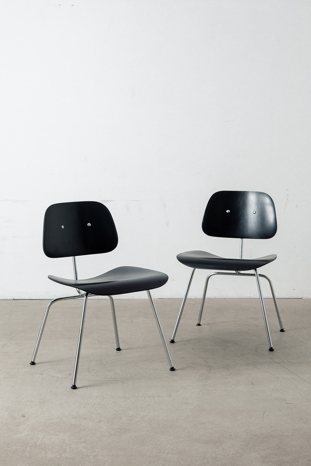 ‘DCM‘ Chair by Charles & Ray Eames for Herman Miller in Plywood and Stainless