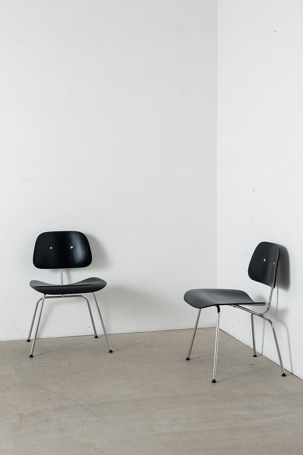 ‘DCM‘ Chair by Charles & Ray Eames for Herman Miller in Plywood and Stainless