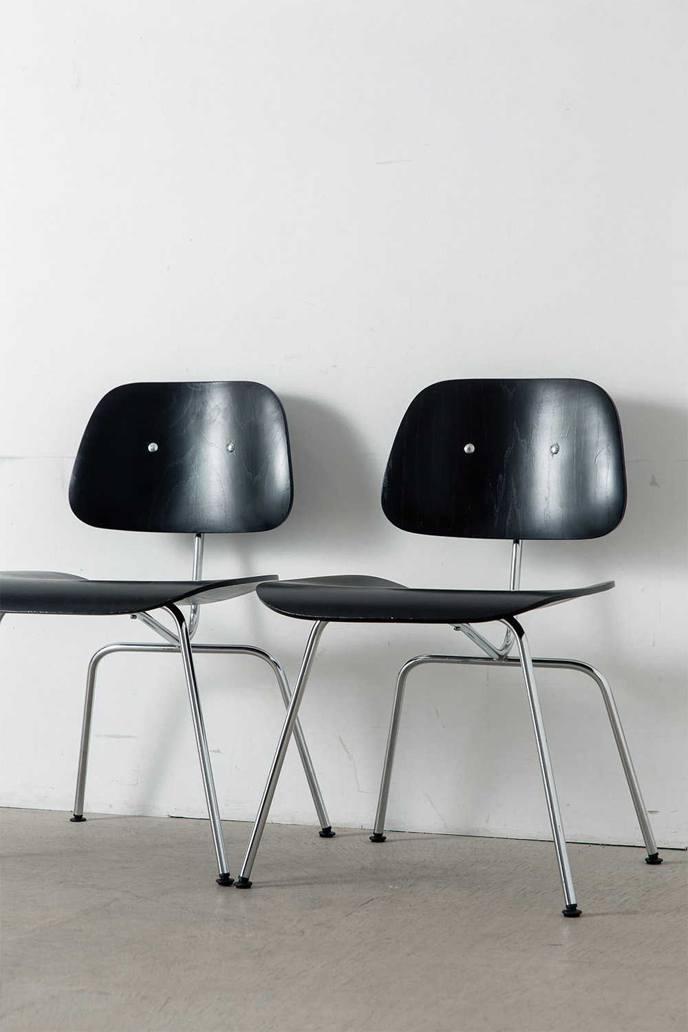‘DCM‘ Chair by Charles & Ray Eames for Herman Miller in Plywood and Stainless