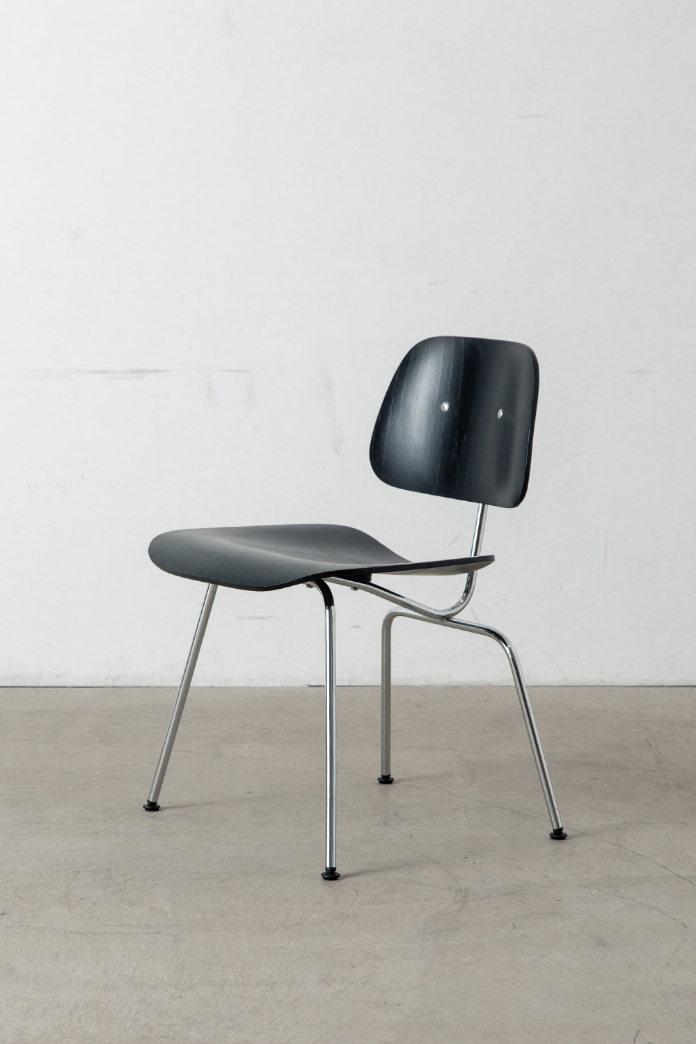 ‘DCM‘ Chair by Charles & Ray Eames for Herman Miller in Plywood and Stainless