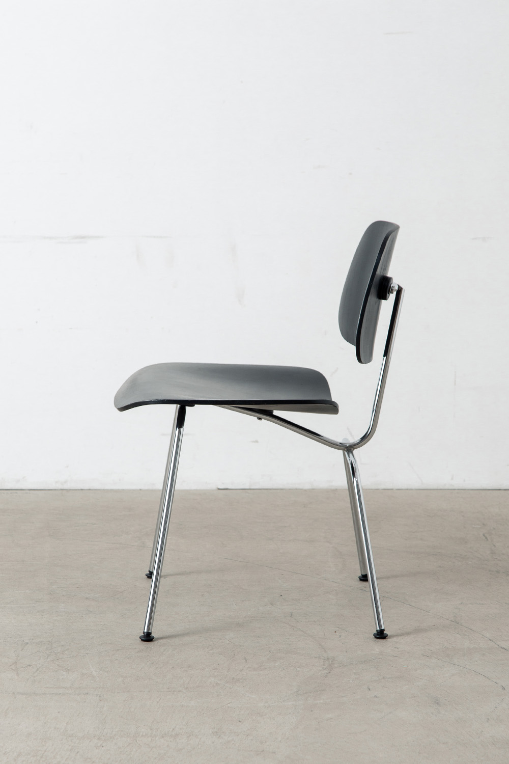 ‘DCM‘ Chair by Charles & Ray Eames for Herman Miller in Plywood and Stainless