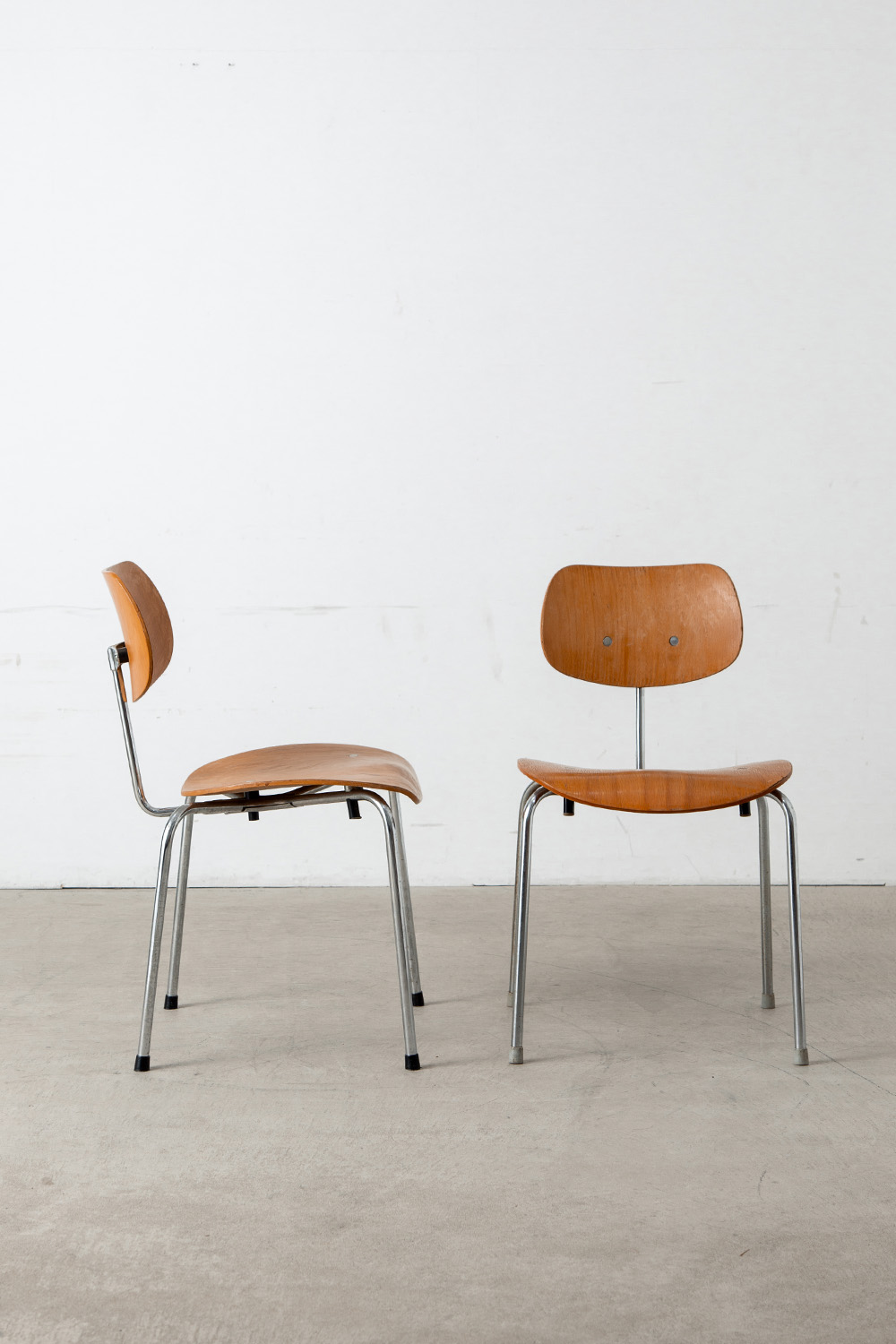 ‘SE 68’ Stacking Chair by Egon Eiermann for Wilde + Spieth in Wood and Steel