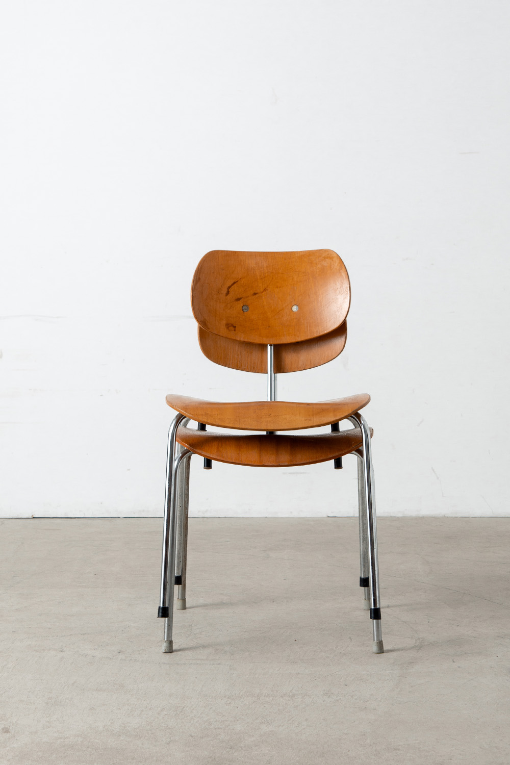 ‘SE 68’ Stacking Chair by Egon Eiermann for Wilde + Spieth in Wood and Steel