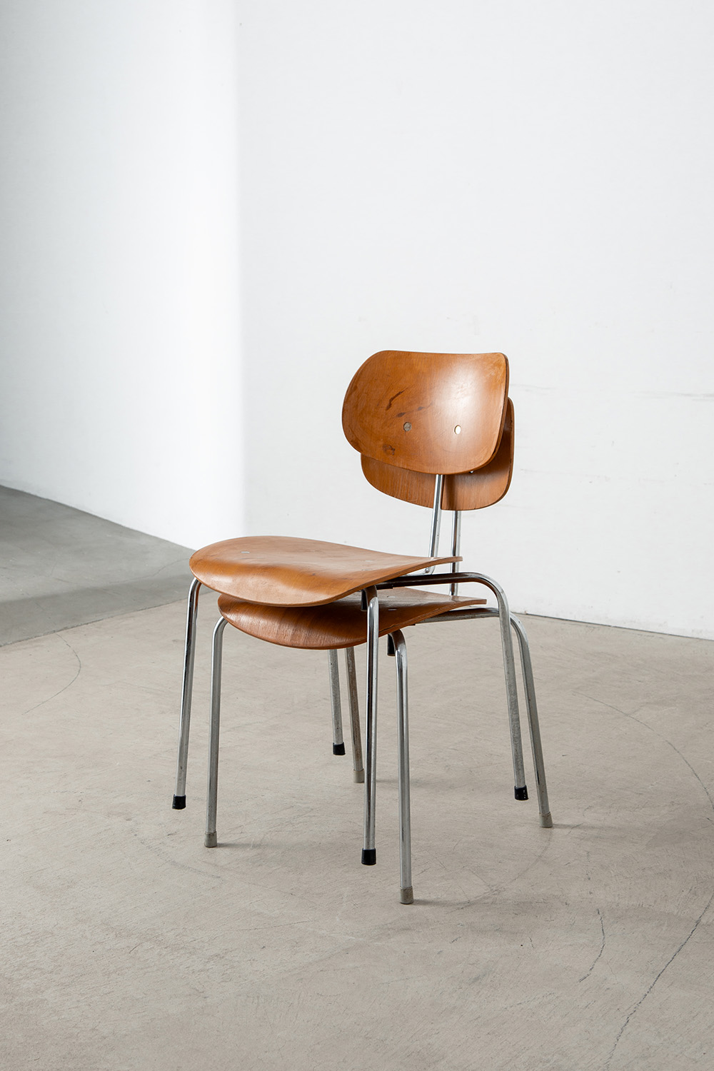 ‘SE 68’ Stacking Chair by Egon Eiermann for Wilde + Spieth in Wood and Steel