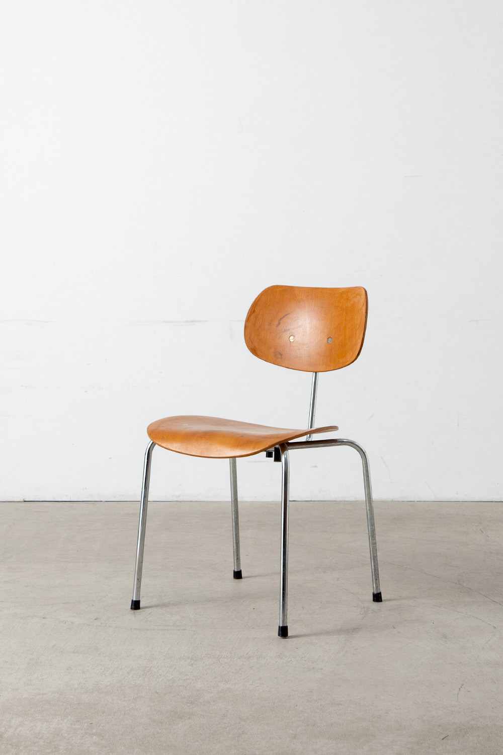 ‘SE 68’ Stacking Chair by Egon Eiermann for Wilde + Spieth in Wood and Steel
