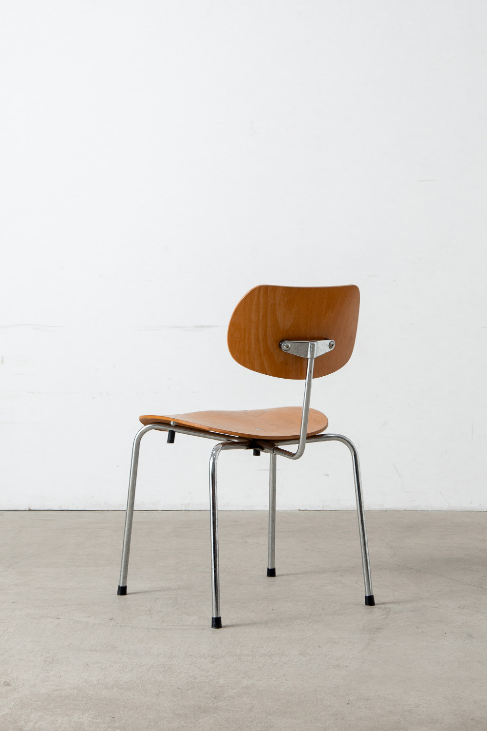 ‘SE 68’ Stacking Chair by Egon Eiermann for Wilde + Spieth in Wood and Steel