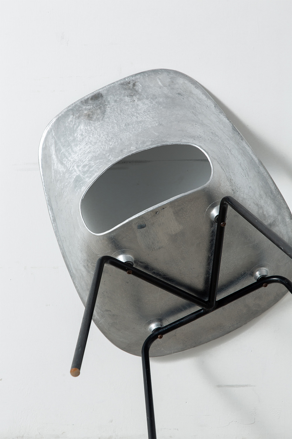 ‘Tulip’ Chair by Pierre Guariche for Steiner in Aluminium and Steel