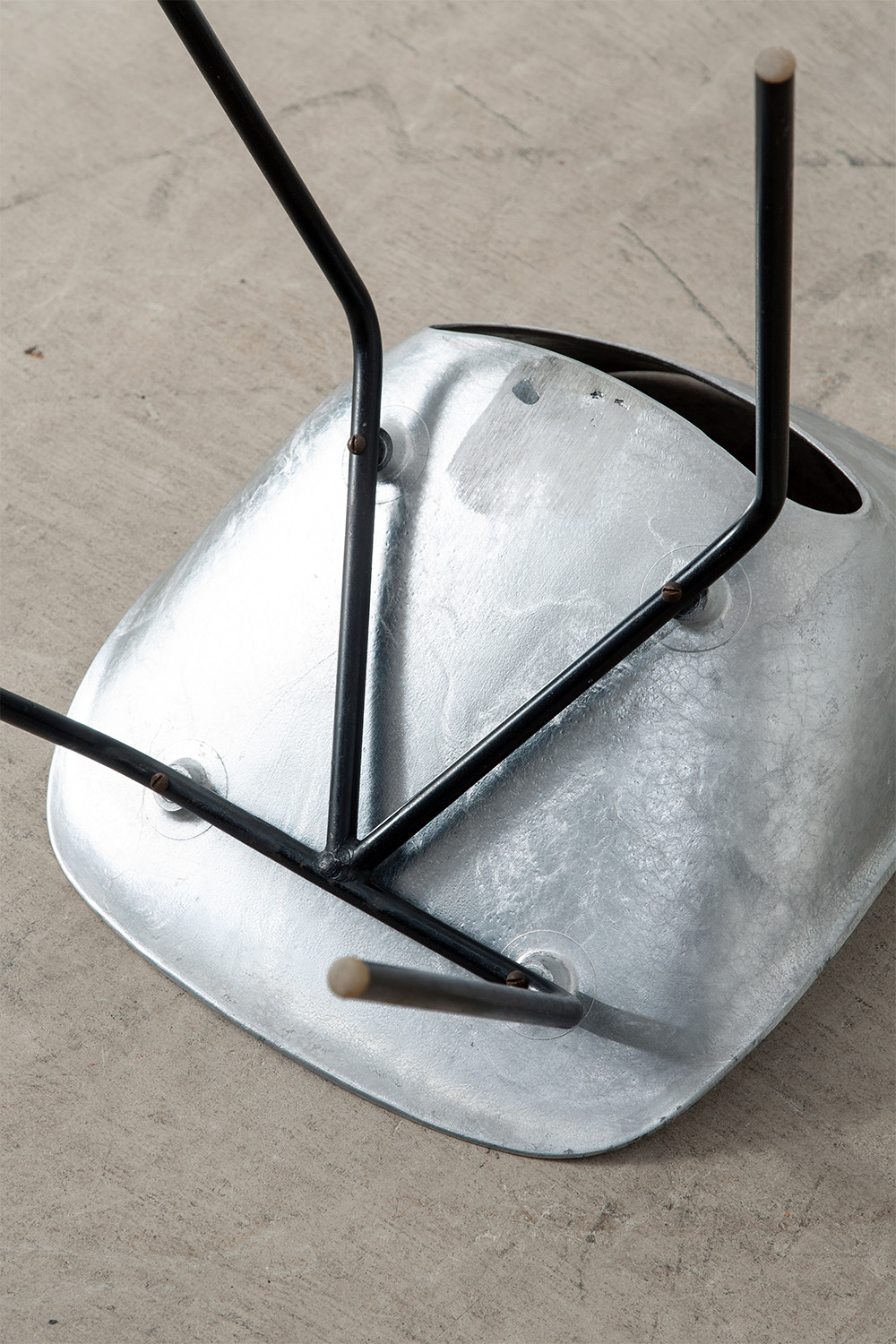 ‘Tulip’ Chair by Pierre Guariche for Steiner in Aluminium and Steel