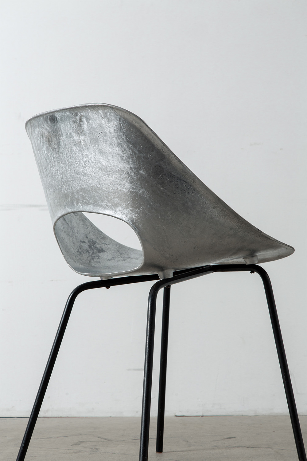 ‘Tulip’ Chair by Pierre Guariche for Steiner in Aluminium and Steel
