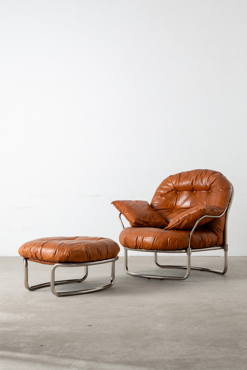 ‘915’ Lounge Chair & Ottoman Set by Carlo De Carli for Cinova in Leather and Chrome