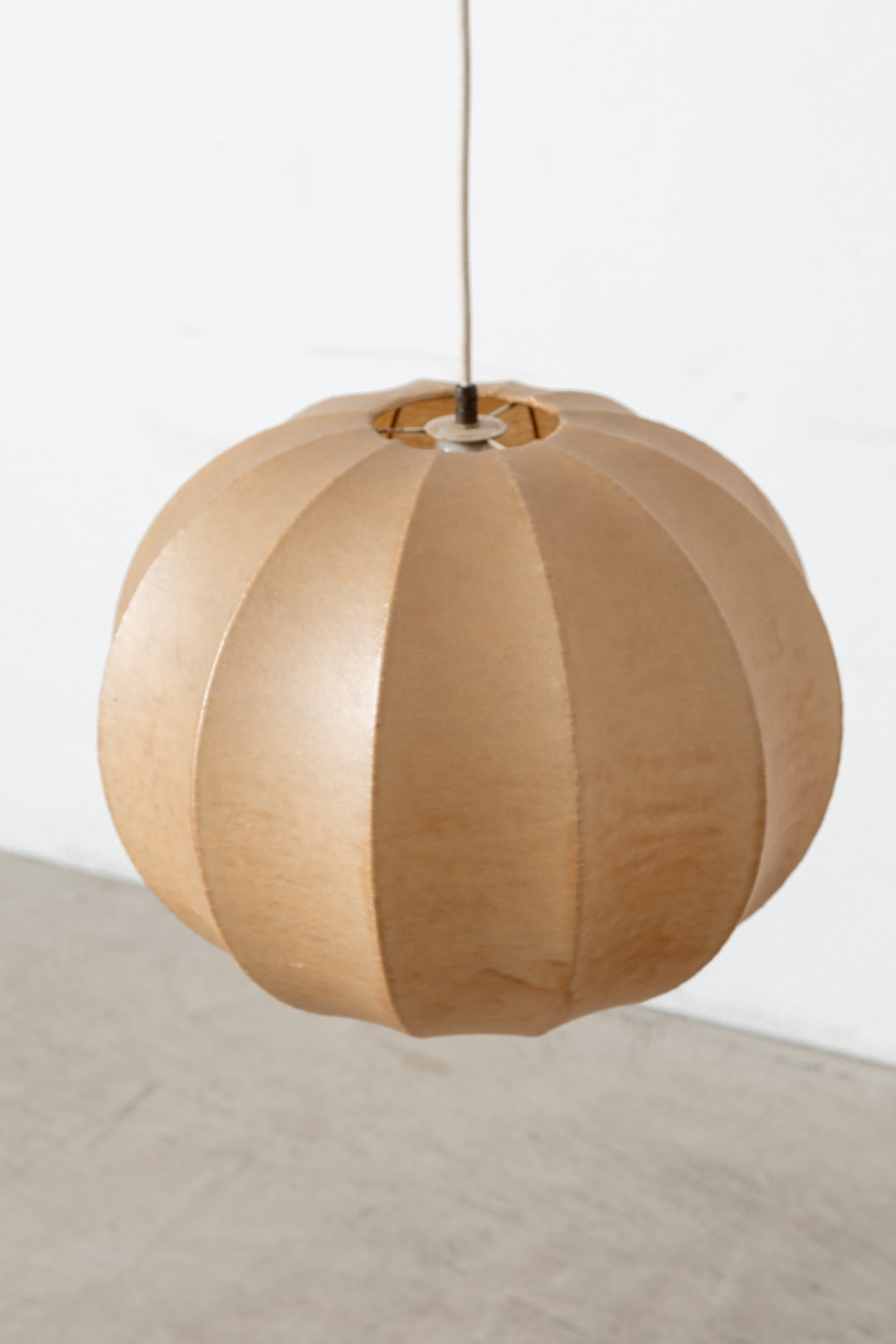 Cocoon Pendant Lamp in Resin and Plastic