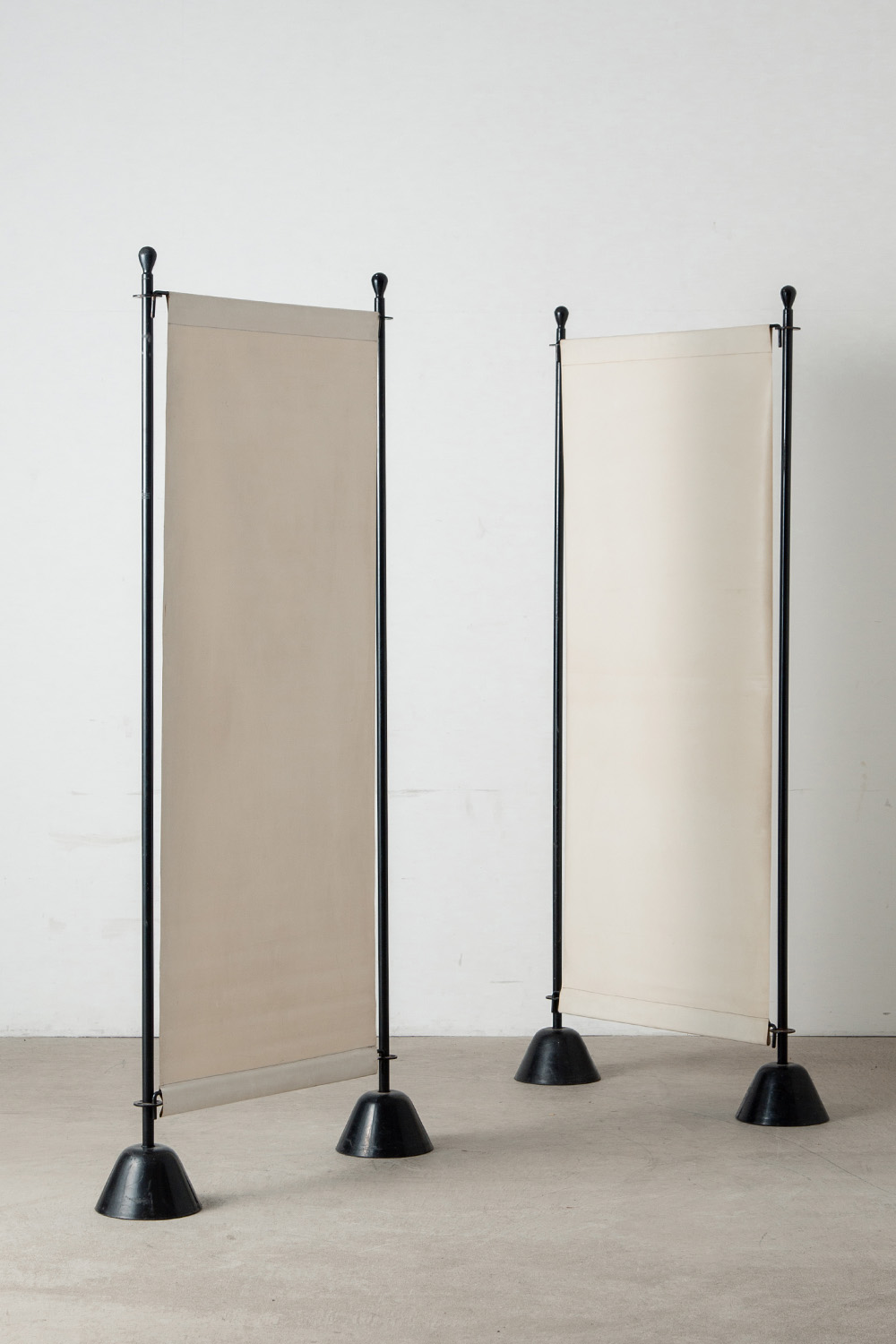 ‘Servento’ Screen by Achille Castiglioni for Zanotta in Rubberized Fabric , Steel and Plastic