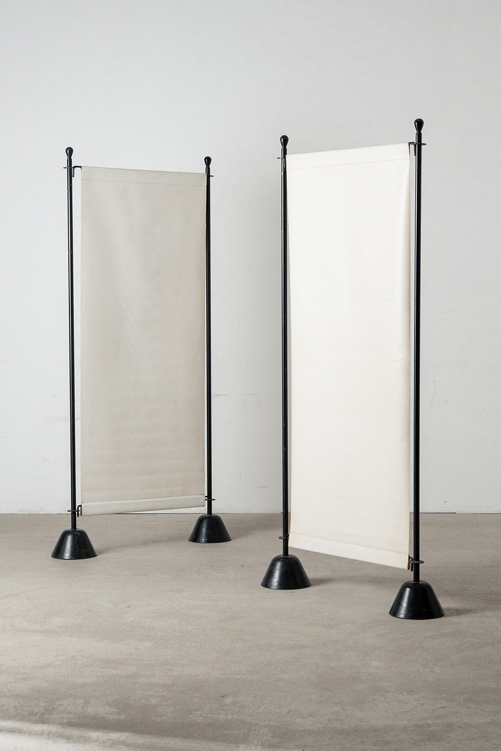 ‘Servento’ Screen by Achille Castiglioni for Zanotta in Rubberized Fabric , Steel and Plastic