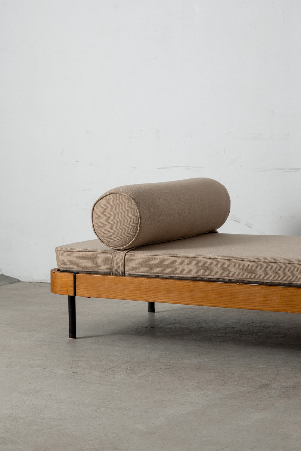 Day Bed by Gio Ponti in Wood , Steel , Brass , Rubber and Fabric