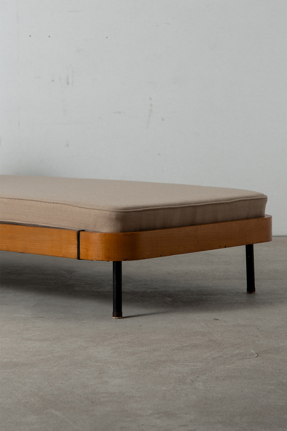 Day Bed by Gio Ponti in Wood , Steel , Brass , Rubber and Fabric