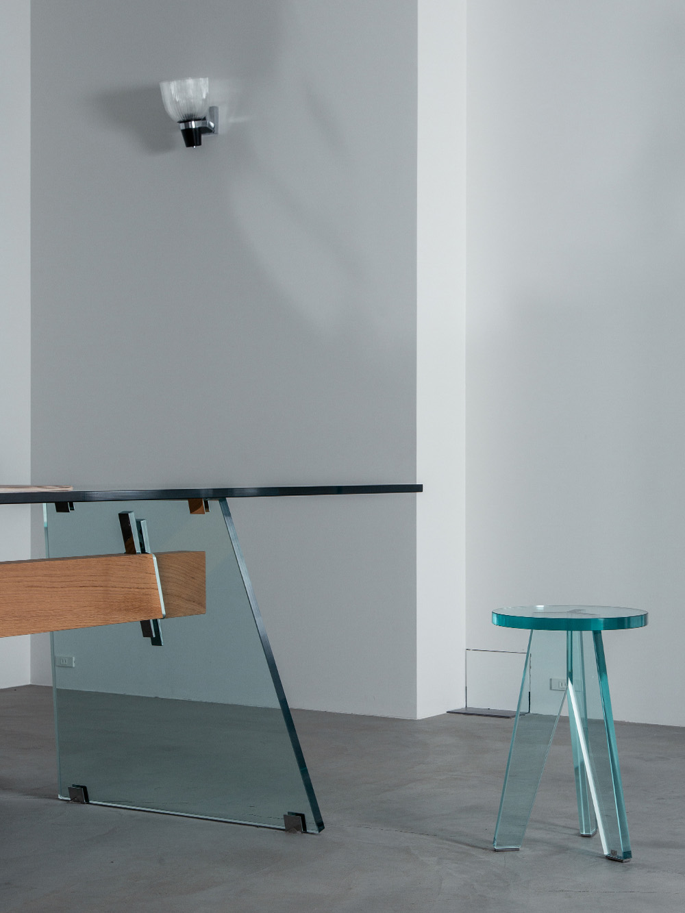 Crystal Stool,Philippe Starck,フィリップ・スタルク,清澄白河,Antique,Vintage,Interior Design,topso,stoop,stool,アンティーク,ビンテージ,ヴィンテージ,家具,雑貨,インテリア,店舗什器,設計,インテリアデザイン,内装,什器,店舗設計,ギャラリー,デザイナーズ家具,ショールーム,椅子,スツール,GLAS ITALIA,グラスイタリア