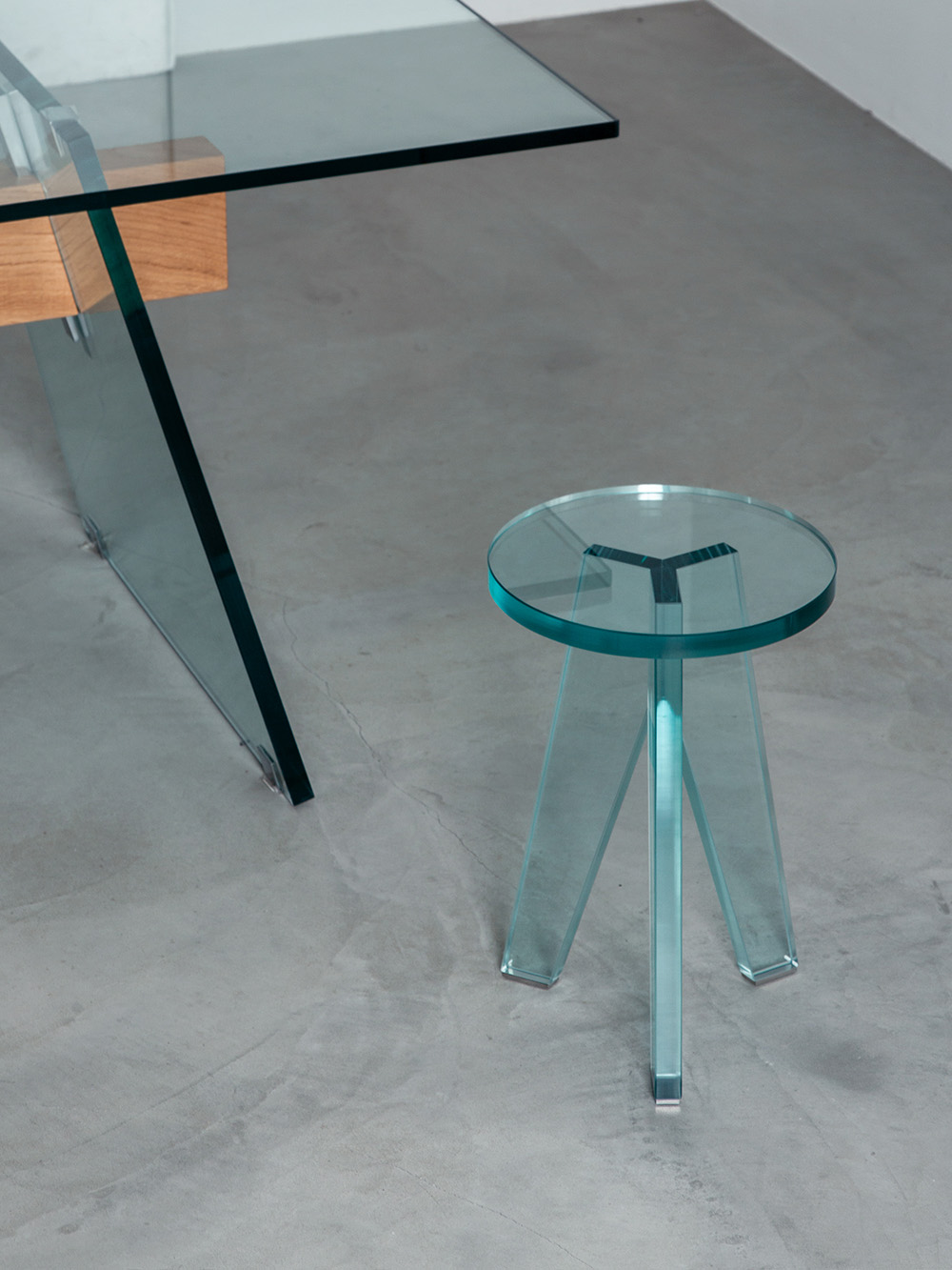 Crystal Stool,Philippe Starck,フィリップ・スタルク,清澄白河,Antique,Vintage,Interior Design,topso,stoop,stool,アンティーク,ビンテージ,ヴィンテージ,家具,雑貨,インテリア,店舗什器,設計,インテリアデザイン,内装,什器,店舗設計,ギャラリー,デザイナーズ家具,ショールーム,椅子,スツール,GLAS ITALIA,グラスイタリア