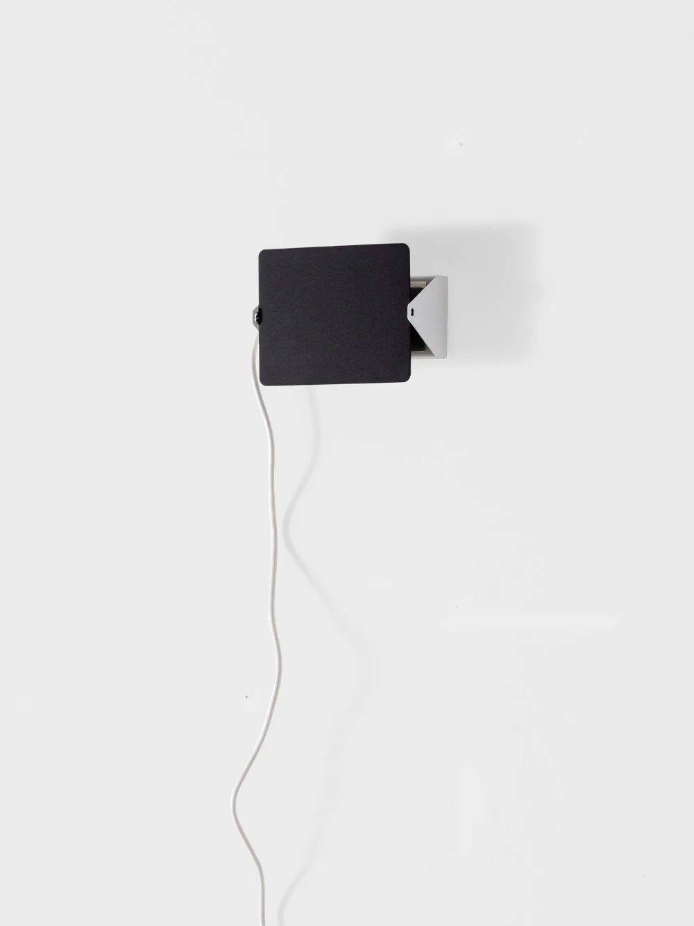 Applique À Volet Pivotant Wall Lamp by Charlotte Perriand for NEMO in Red&nbsp;Black