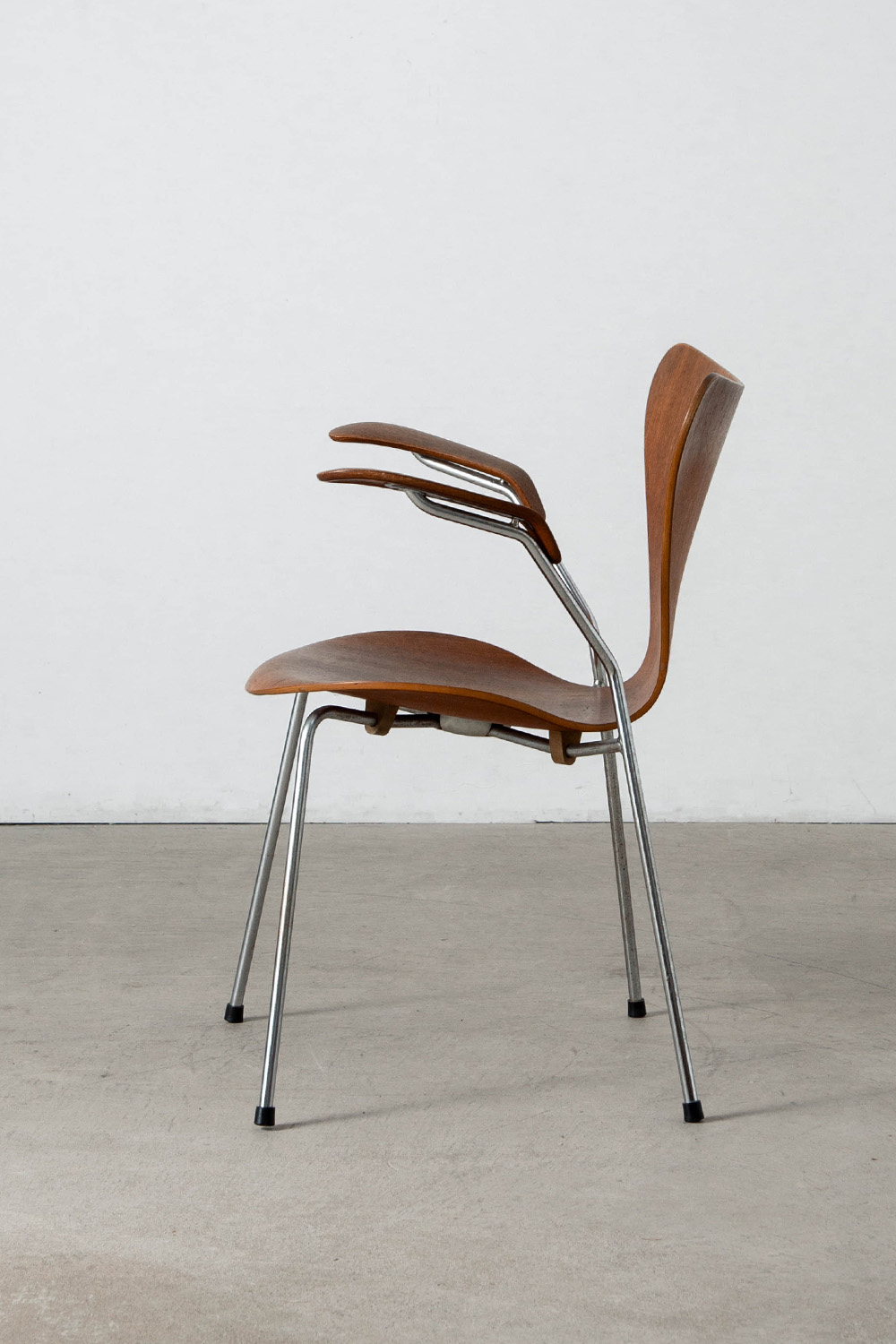 ‘SERIES 7’ Armrest Chair by Arne Jacobsen for Fritz Hansen