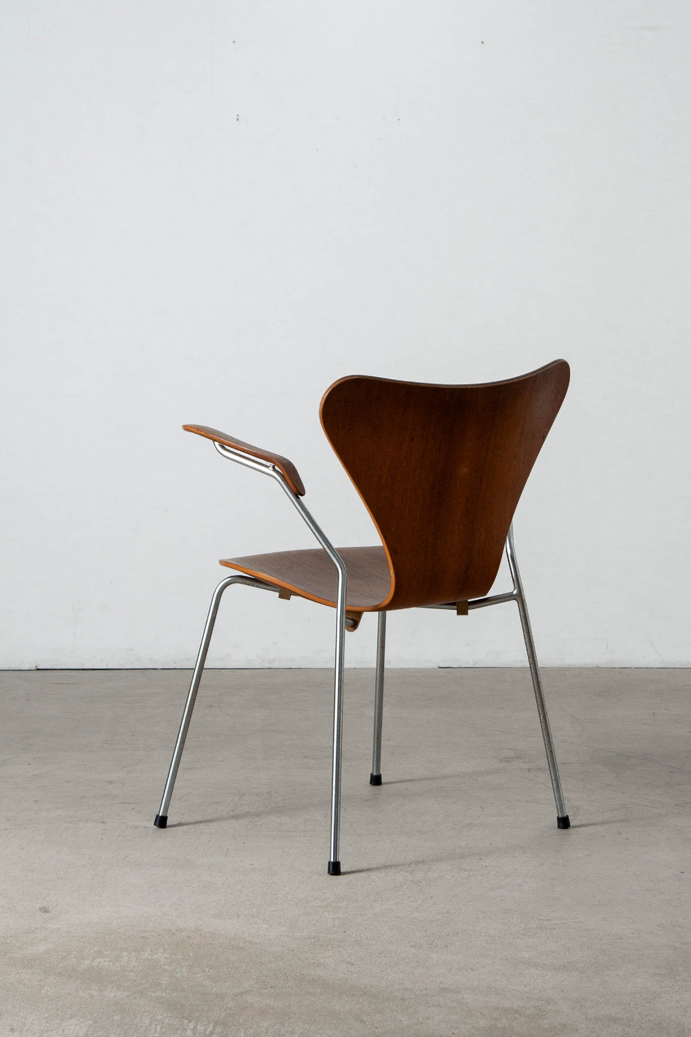 ‘SERIES 7’ Armrest Chair by Arne Jacobsen for Fritz Hansen