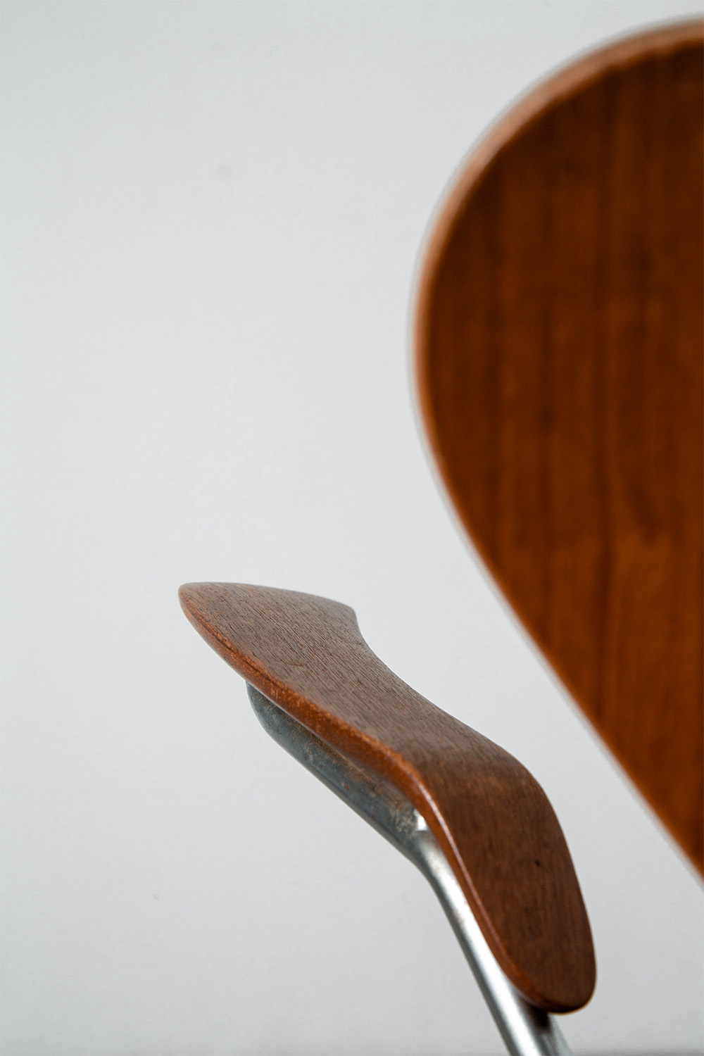 ‘SERIES 7’ Armrest Chair by Arne Jacobsen for Fritz Hansen