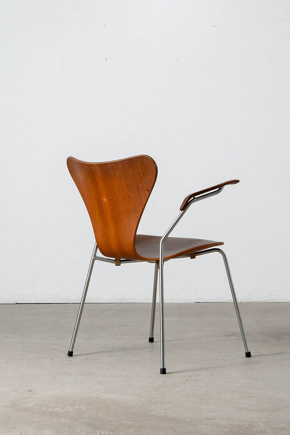 ‘SERIES 7’ Armrest Chair by Arne Jacobsen for Fritz Hansen