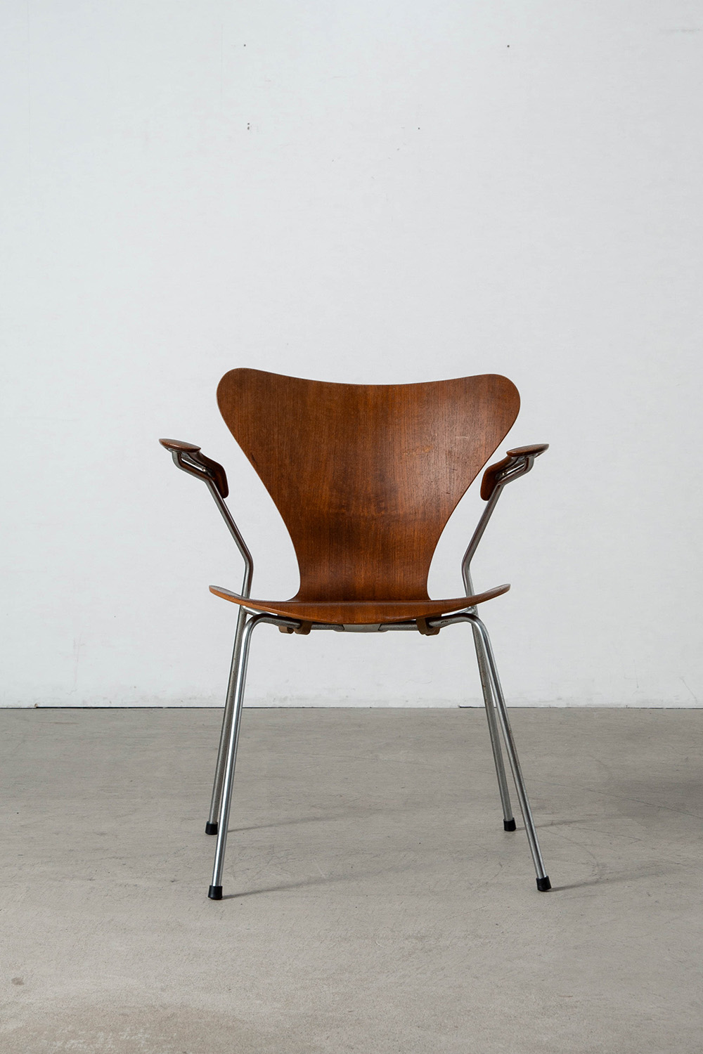 ‘SERIES 7’ Armrest Chair by Arne Jacobsen for Fritz Hansen