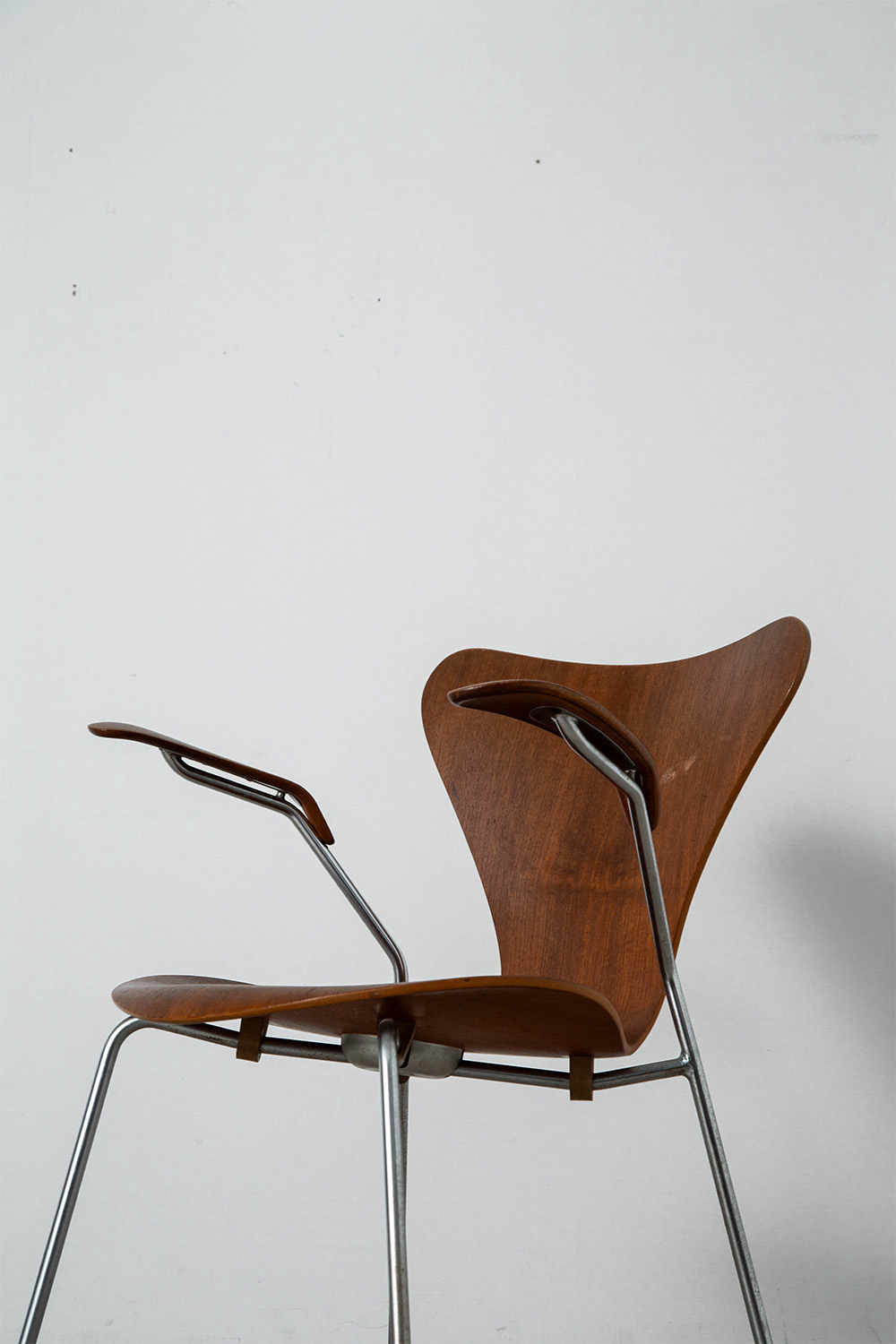 ‘SERIES 7’ Armrest Chair by Arne Jacobsen for Fritz Hansen