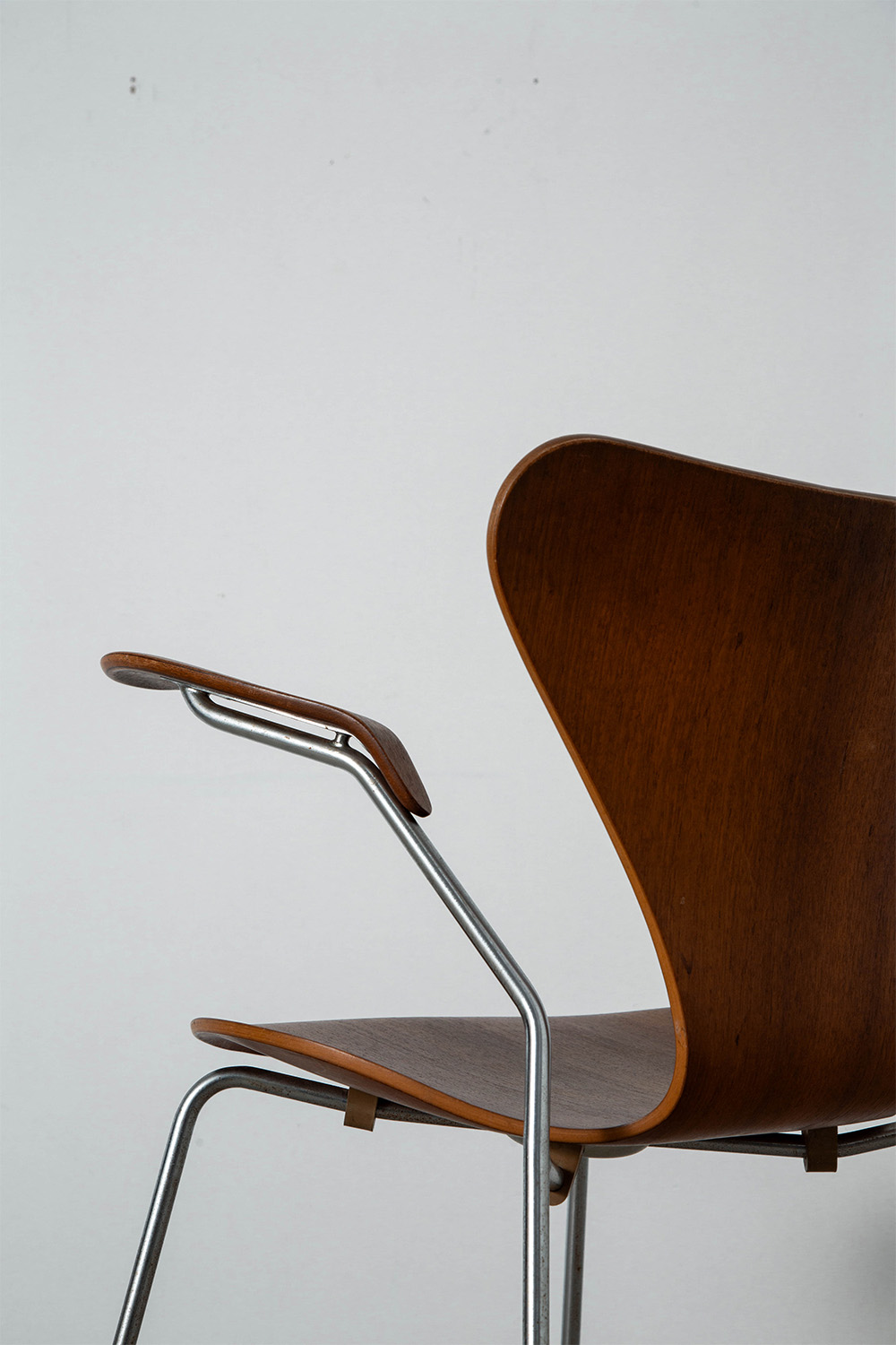 ‘SERIES 7’ Armrest Chair by Arne Jacobsen for Fritz Hansen