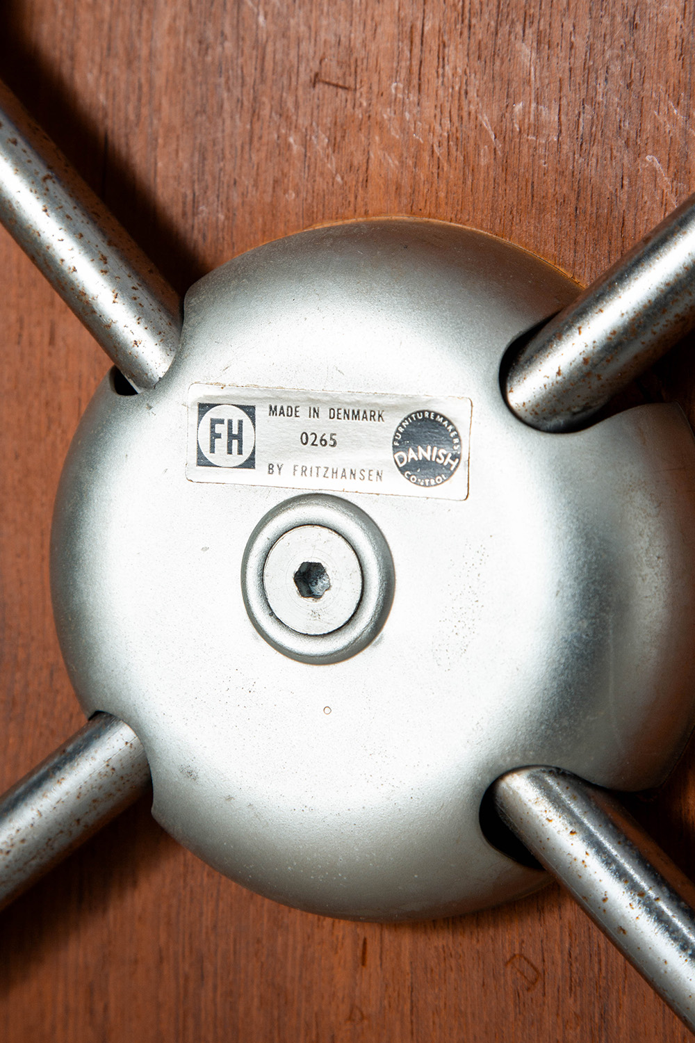 ‘SERIES 7’ Armrest Chair by Arne Jacobsen for Fritz Hansen