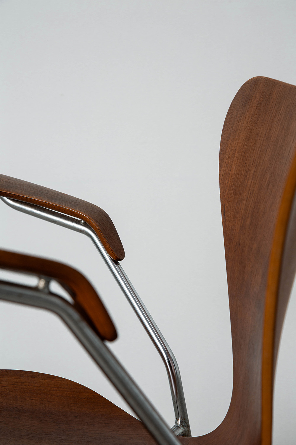 ‘SERIES 7’ Armrest Chair by Arne Jacobsen for Fritz Hansen