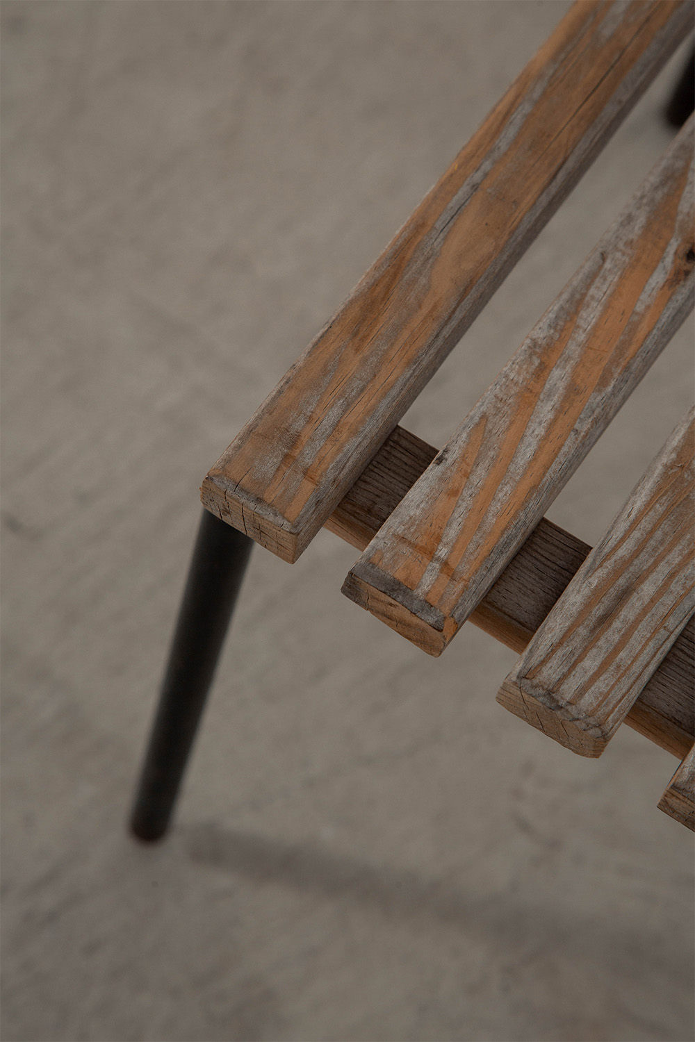 Luggage Rack in Wood and Steel