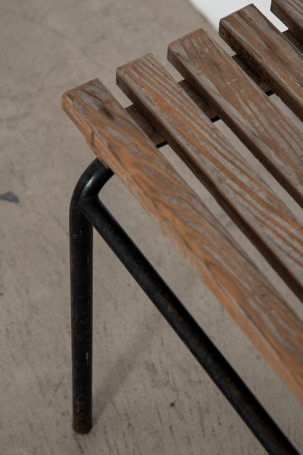 Luggage Rack in Wood and Steel