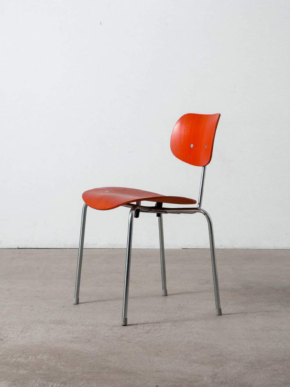 stoop | 'SE 68' Stacking Chair by Egon Eiermann for Wilde + Spieth