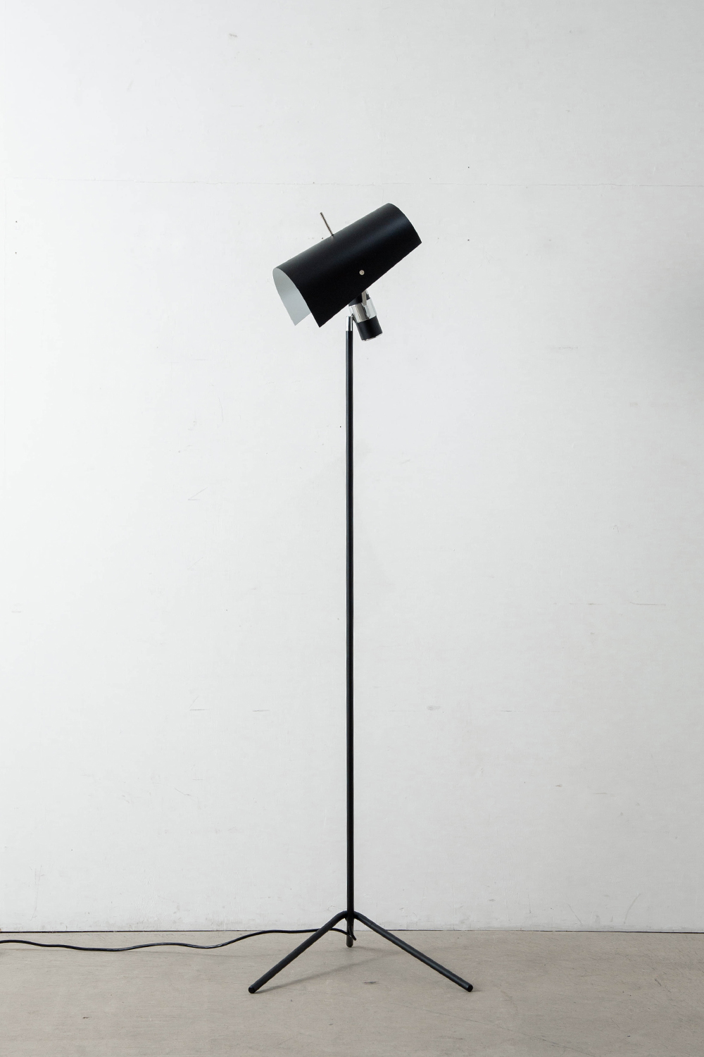 Claritas Floor Lamp,Claritas ,Floor Lamp,Vico Magistretti ,ヴィコ・マジストレッティ,NEMO,Italy,イタリア,清澄白河,Antique,Vintage,Interior Design,stoop,topso,アンティーク,ビンテージ,ヴィンテージ,家具,雑貨,インテリア,店舗什器,設計,インテリアデザイン,内装,什器,店舗設計,ギャラリー,デザイナーズ家具,ショールーム