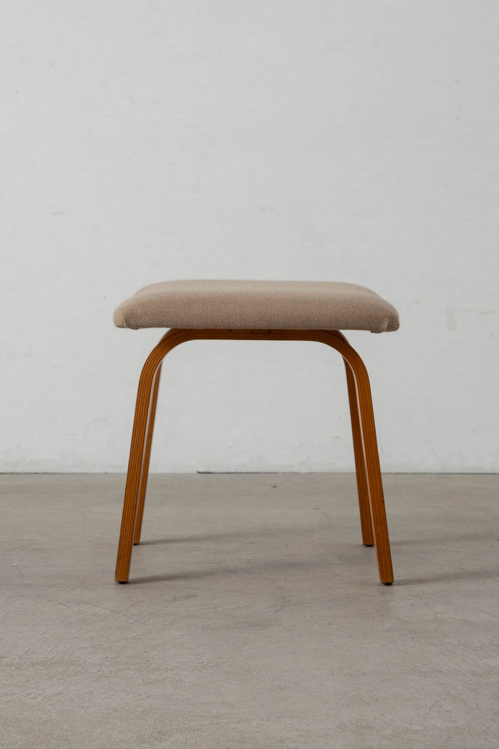 PB02 Stool,スツール,Cees Braakman,ケース・ブラークマン,Pastoe,パストー,Netherlamds,オランダ,清澄白河,Antique,Vintage,Interior Design,stoop,topso,アンティーク,ビンテージ,ヴィンテージ,家具,雑貨,インテリア,店舗什器,設計,インテリアデザイン,内装,什器,店舗設計,ギャラリー,デザイナーズ家具,ショールーム