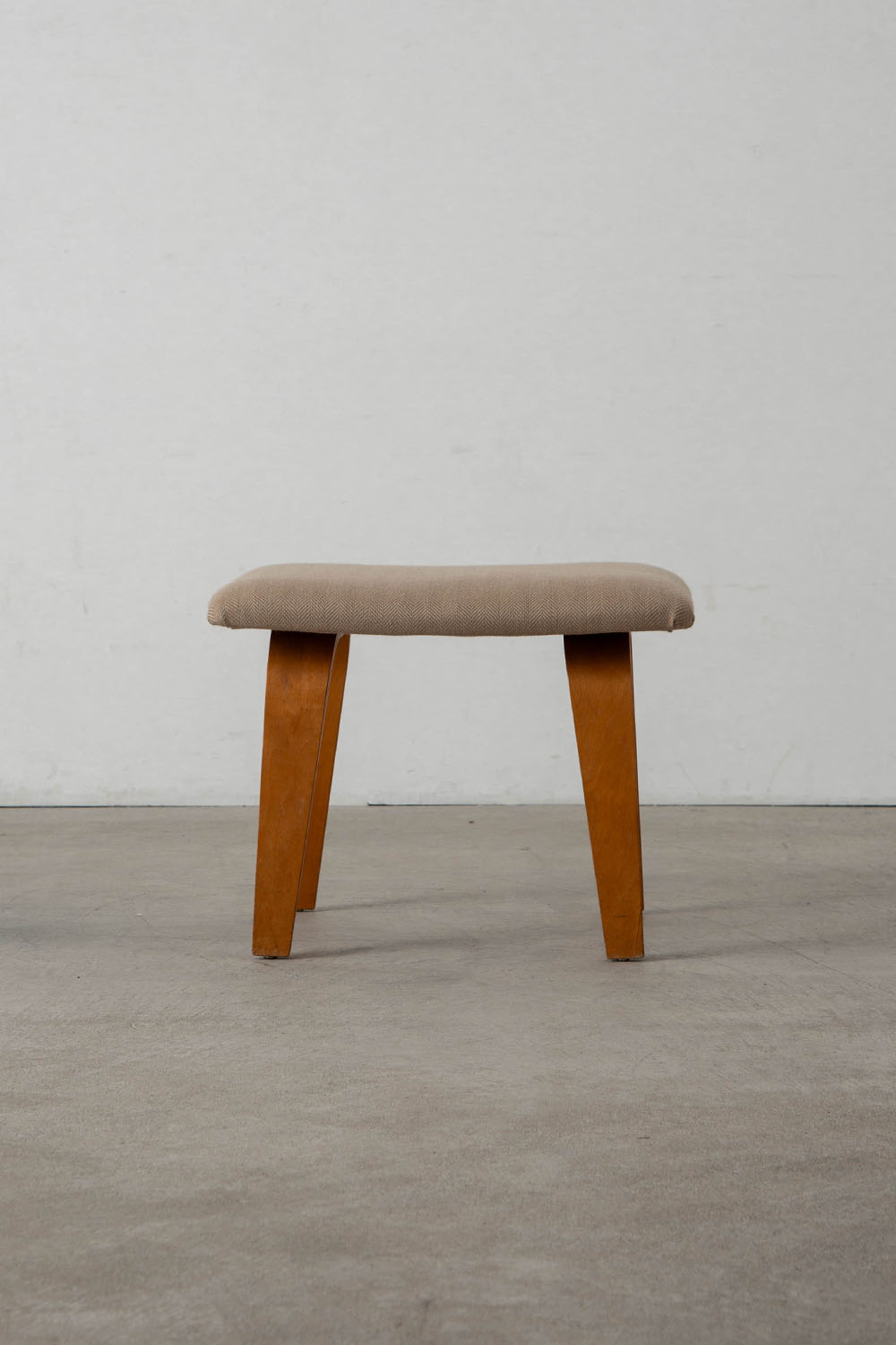 PB02 Stool,スツール,Cees Braakman,ケース・ブラークマン,Pastoe,パストー,Netherlamds,オランダ,清澄白河,Antique,Vintage,Interior Design,stoop,topso,アンティーク,ビンテージ,ヴィンテージ,家具,雑貨,インテリア,店舗什器,設計,インテリアデザイン,内装,什器,店舗設計,ギャラリー,デザイナーズ家具,ショールーム