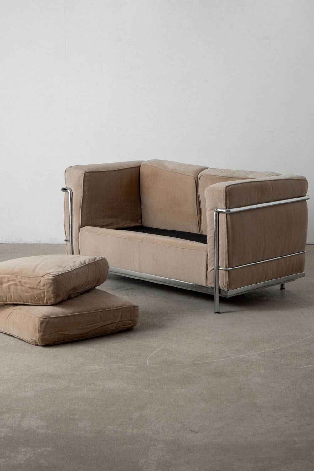 LC2 Sofa, LC2,Sofa,ソファ,Le Corbusier,ル・コルビジェ,Charlotte Perriand,シャルロット・ペリアン,Pierre Jeanneret,ピエール・ジャンヌレ,Cassina,カッシーナ,Italy,イタリア,France,フランス,清澄白河,Antique,Vintage,Interior Design,stoop,topso,アンティーク,ビンテージ,ヴィンテージ,家具,雑貨,インテリア,店舗什器,設計,インテリアデザイン,内装,什器,店舗設計,ギャラリー,デザイナーズ家具,ショールーム