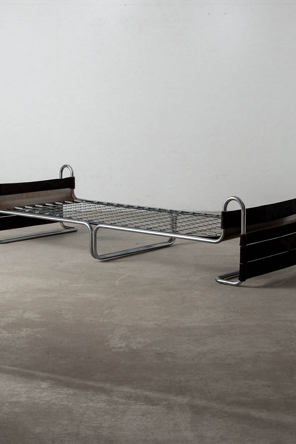 Wassily Daybed,ワシリーデイベッド,ワシリー,デイベッド,Marcel Breuer,マルセル・ブロイヤー,Germany,ドイツ,清澄白河,Antique,Vintage,Interior Design,stoop,topso,アンティーク,ビンテージ,ヴィンテージ,家具,雑貨,インテリア,店舗什器,設計,インテリアデザイン,内装,什器,店舗設計,ギャラリー,デザイナーズ家具,ショールーム