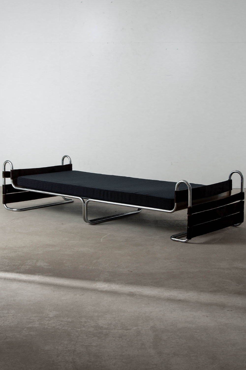 Wassily Daybed,ワシリーデイベッド,ワシリー,デイベッド,Marcel Breuer,マルセル・ブロイヤー,Germany,ドイツ,清澄白河,Antique,Vintage,Interior Design,stoop,topso,アンティーク,ビンテージ,ヴィンテージ,家具,雑貨,インテリア,店舗什器,設計,インテリアデザイン,内装,什器,店舗設計,ギャラリー,デザイナーズ家具,ショールーム