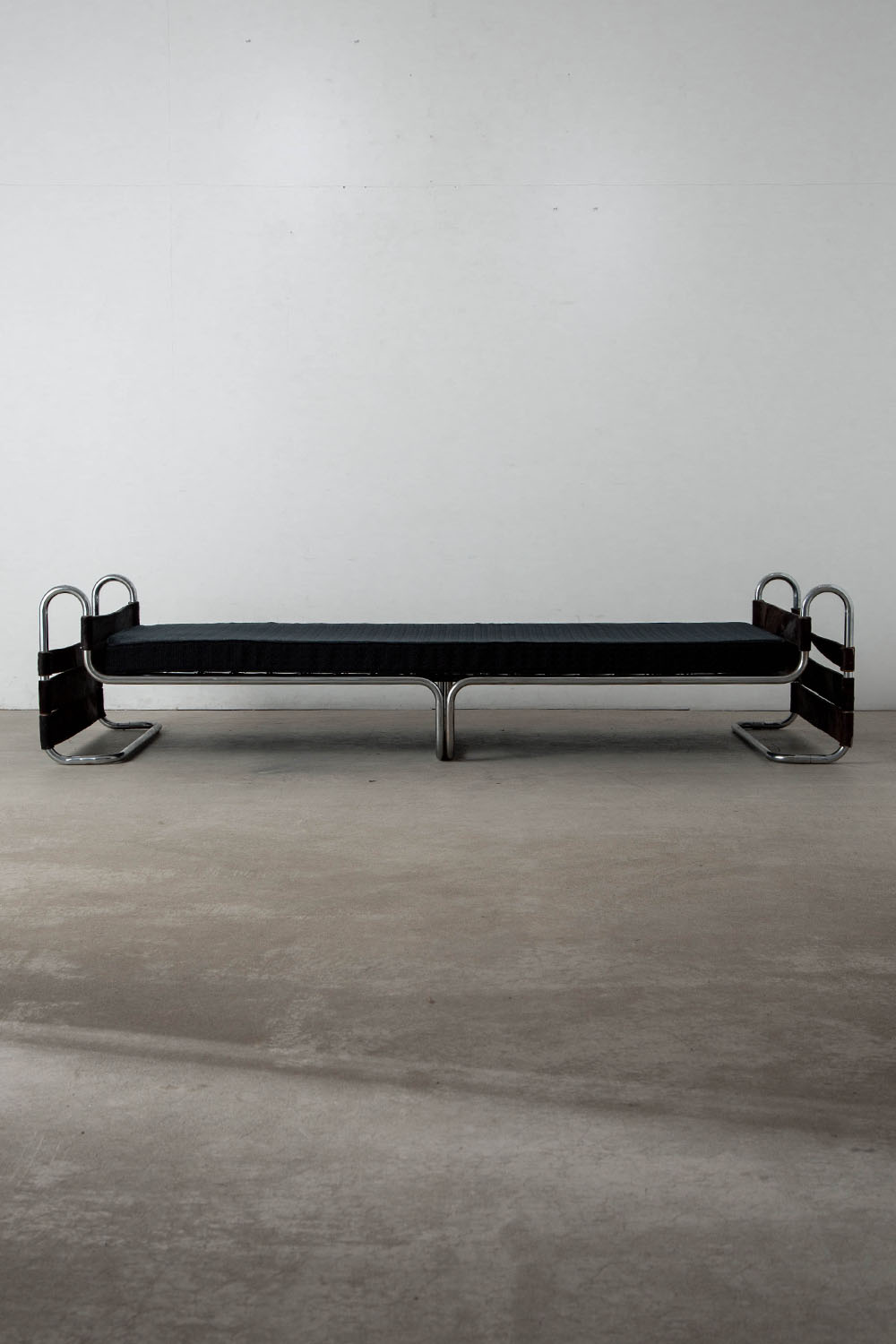 Wassily Daybed,ワシリーデイベッド,ワシリー,デイベッド,Marcel Breuer,マルセル・ブロイヤー,Germany,ドイツ,清澄白河,Antique,Vintage,Interior Design,stoop,topso,アンティーク,ビンテージ,ヴィンテージ,家具,雑貨,インテリア,店舗什器,設計,インテリアデザイン,内装,什器,店舗設計,ギャラリー,デザイナーズ家具,ショールーム