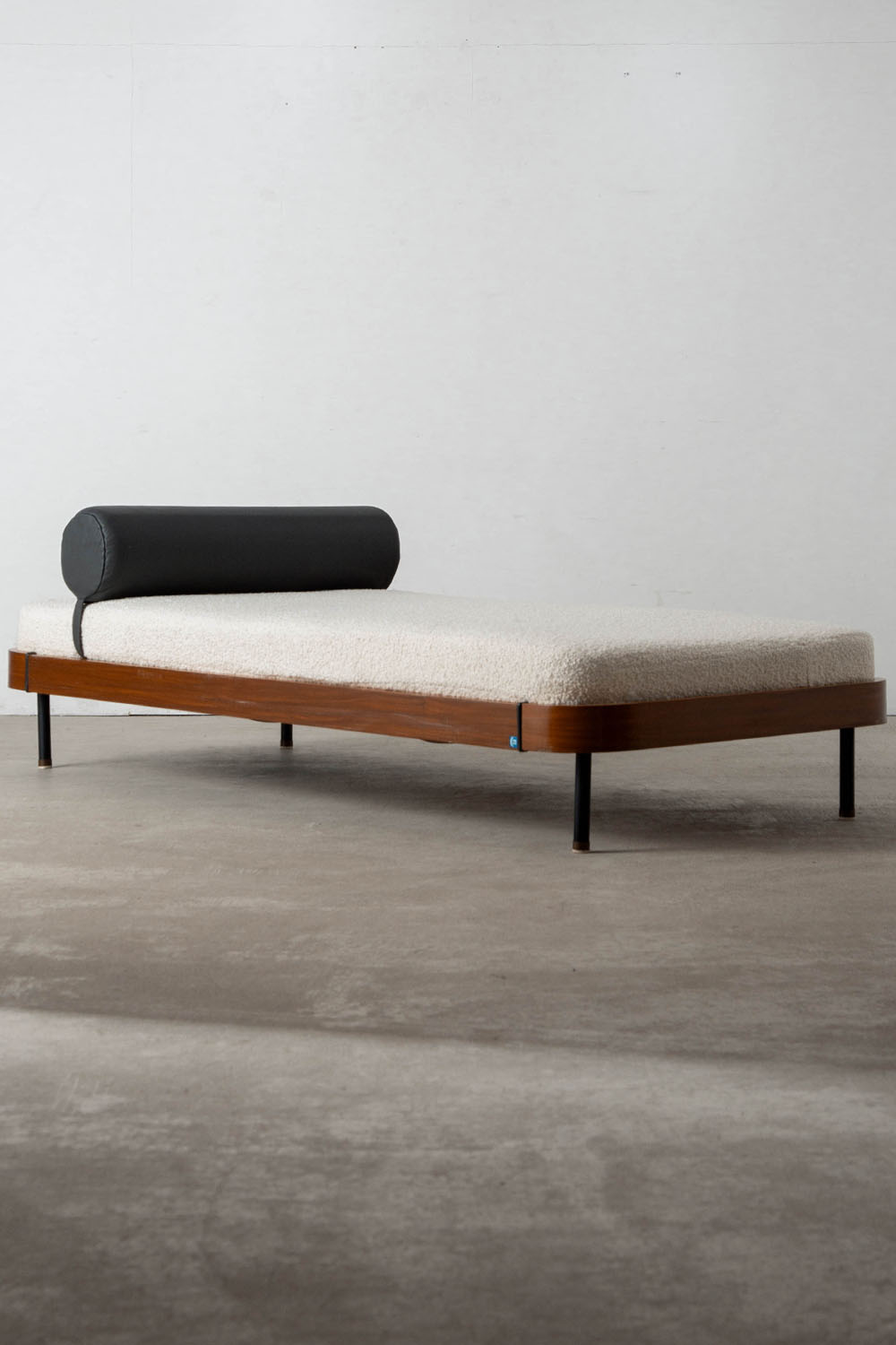 Day Bed,デイベッド,Gio Ponti,ジオ・ポンティ, Italbed,イタルベッド,Italy,イタリア,清澄白河,Antique,Vintage,Interior Design,stoop,topso,アンティーク,ビンテージ,ヴィンテージ,家具,雑貨,インテリア,店舗什器,設計,インテリアデザイン,内装,什器,店舗設計,ギャラリー,デザイナーズ家具,ショールーム