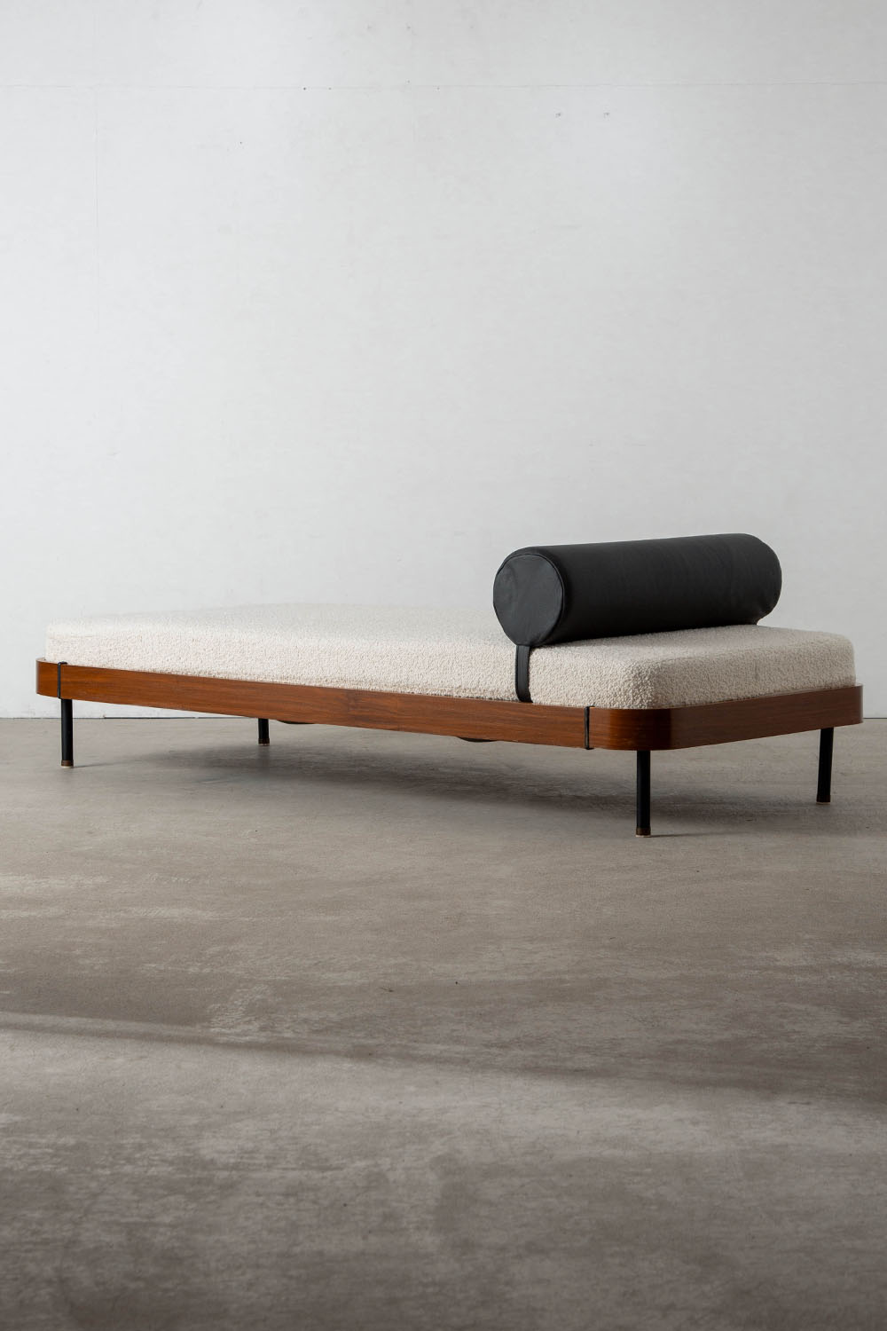 Day Bed,デイベッド,Gio Ponti,ジオ・ポンティ, Italbed,イタルベッド,Italy,イタリア,清澄白河,Antique,Vintage,Interior Design,stoop,topso,アンティーク,ビンテージ,ヴィンテージ,家具,雑貨,インテリア,店舗什器,設計,インテリアデザイン,内装,什器,店舗設計,ギャラリー,デザイナーズ家具,ショールーム