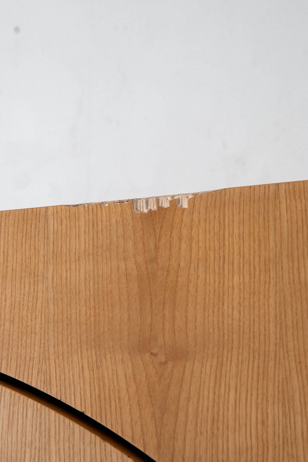 一部に欠けがございます。
