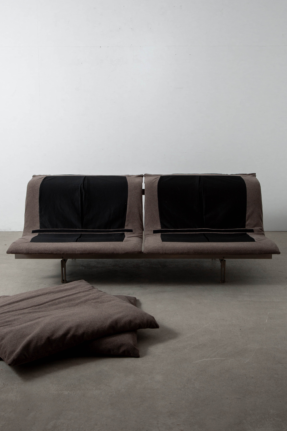 Onda Sofa by Giovanni Offredi for Saporiti Italia in Fabric and Steel