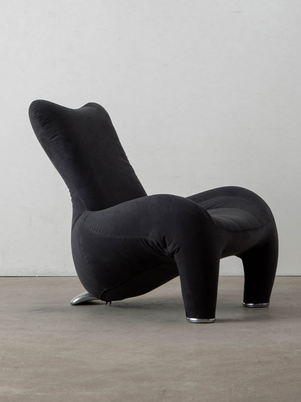 Balou Lounge Chair Jane Worthington for Leolux ih Fabric
England , 1980s
イギリスのデザイナー Jane Worthington（ジェーン・ワーシントン）によって、オランダの Leolux（レオルックス）社のためにデザインされた Balou（バルー）ラウンジチェア。
