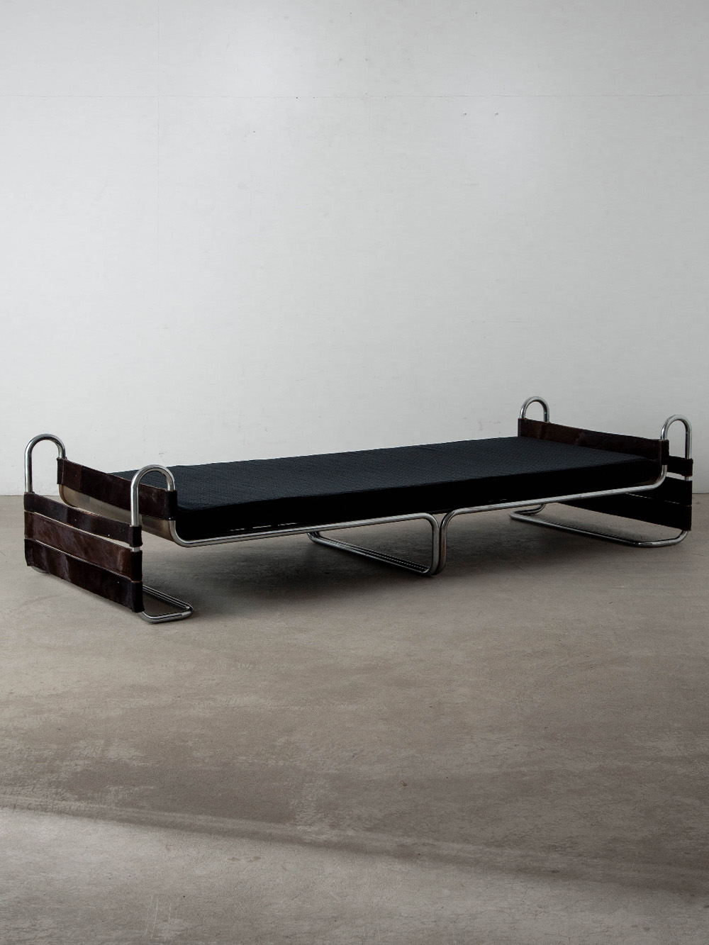 Wassily Daybed,ワシリーデイベッド,ワシリー,デイベッド,Marcel Breuer,マルセル・ブロイヤー,Germany,ドイツ,清澄白河,Antique,Vintage,Interior Design,stoop,topso,アンティーク,ビンテージ,ヴィンテージ,家具,雑貨,インテリア,店舗什器,設計,インテリアデザイン,内装,什器,店舗設計,ギャラリー,デザイナーズ家具,ショールーム